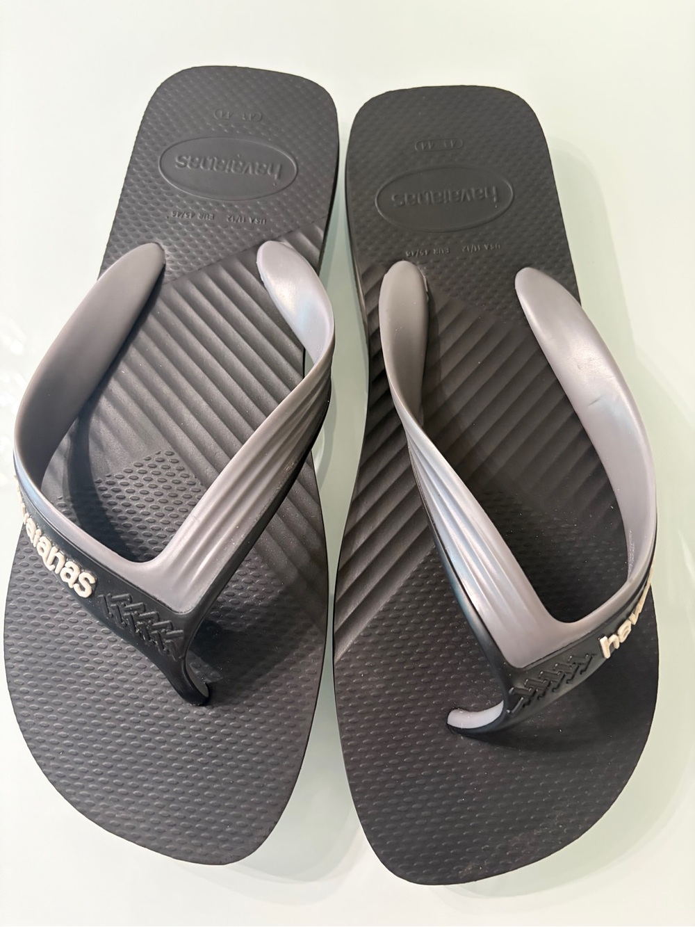 Havaianas Men's Black and Gray Flip Flops